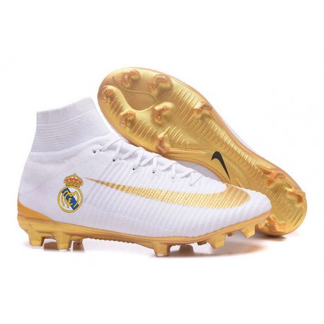 scarpe da calcio dorate